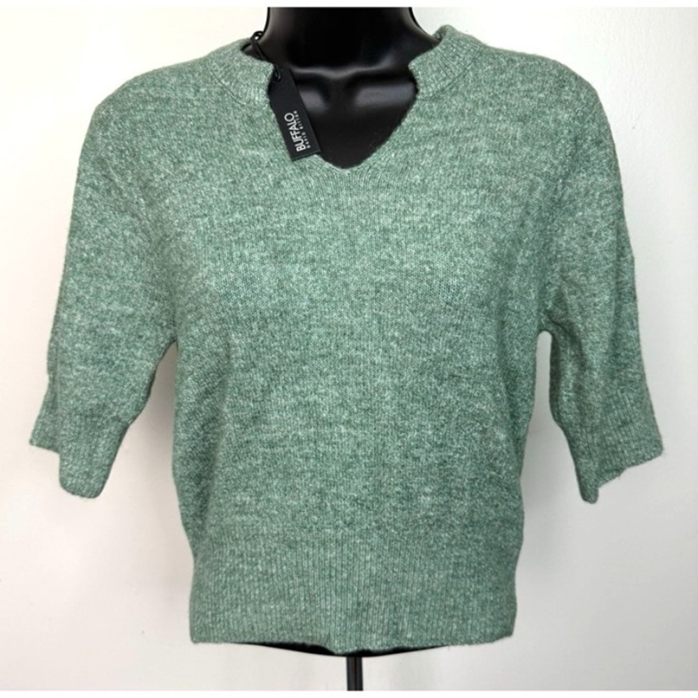 New Buffalo David Bitton Sage V-Neck Sweater size Medium NWT women’s sweater